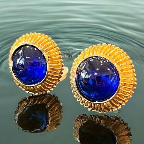 CHANEL Vintage Gripoix Earrings Clip On’s - Picture 1 of 5